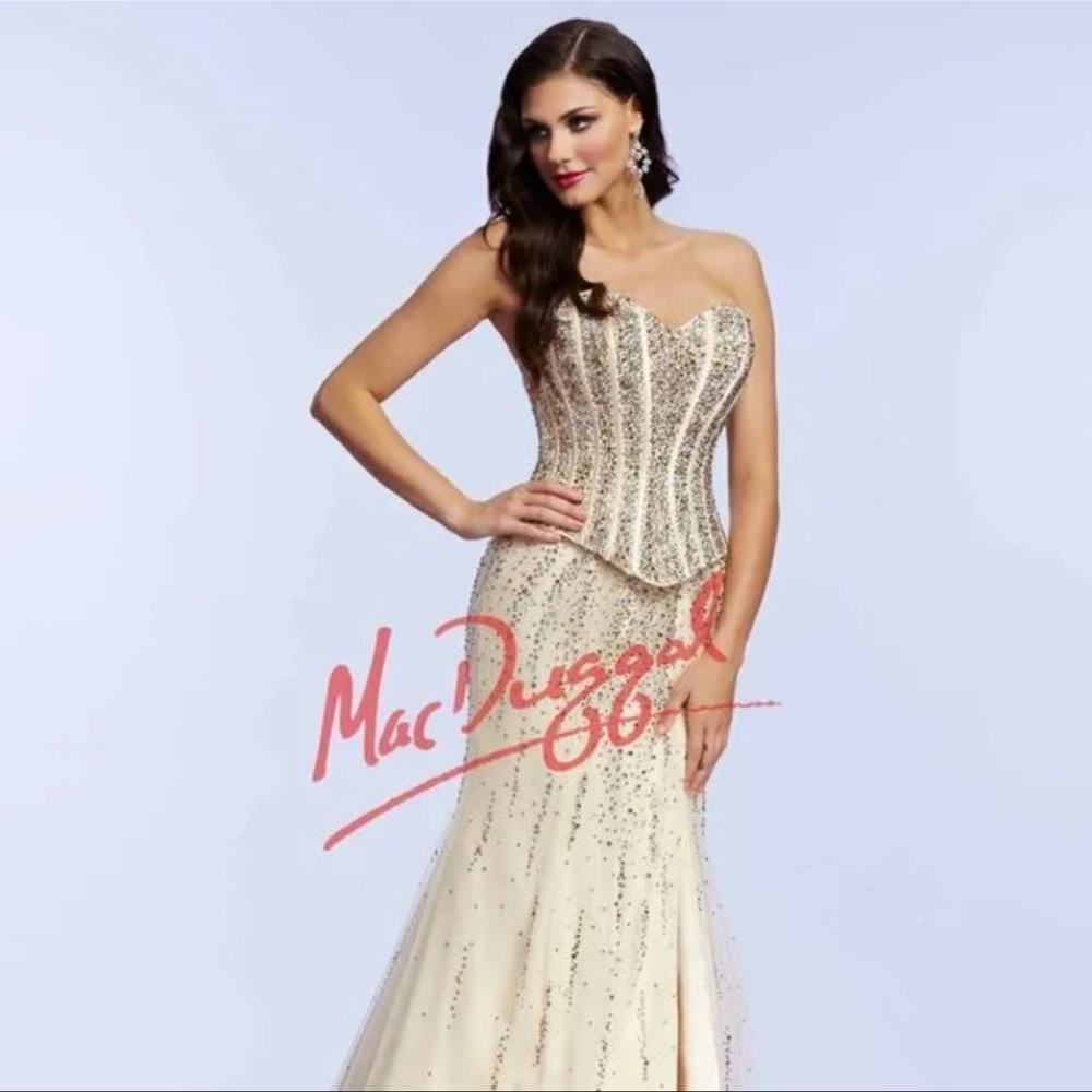 NWT Mac Duggal Gown perfect for prom / new years / holiday / or galas